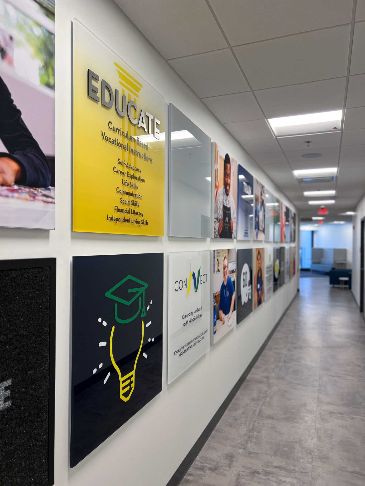 3 pillars wall